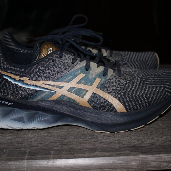 ASICS NOVABLAST 3 Athletic Shoes Sneakers Size 8.5 Cross Training Running Walkin - Picture 4 of 9